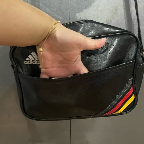 Adidas messenger bag. Condition 10/10. Used - Picture 8 of 9
